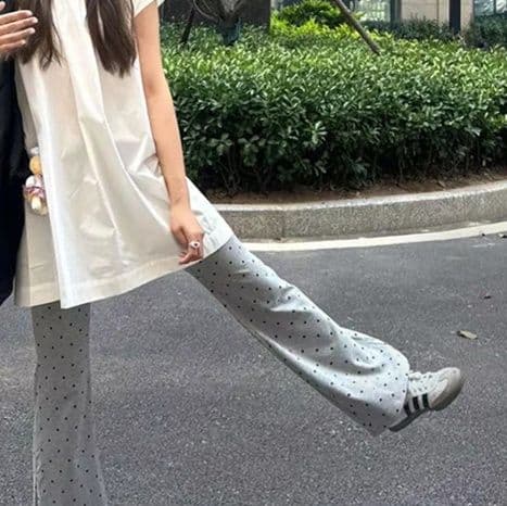 フォーマルカジュアル 優雅なチュニックとドット柄ワイドパンツ