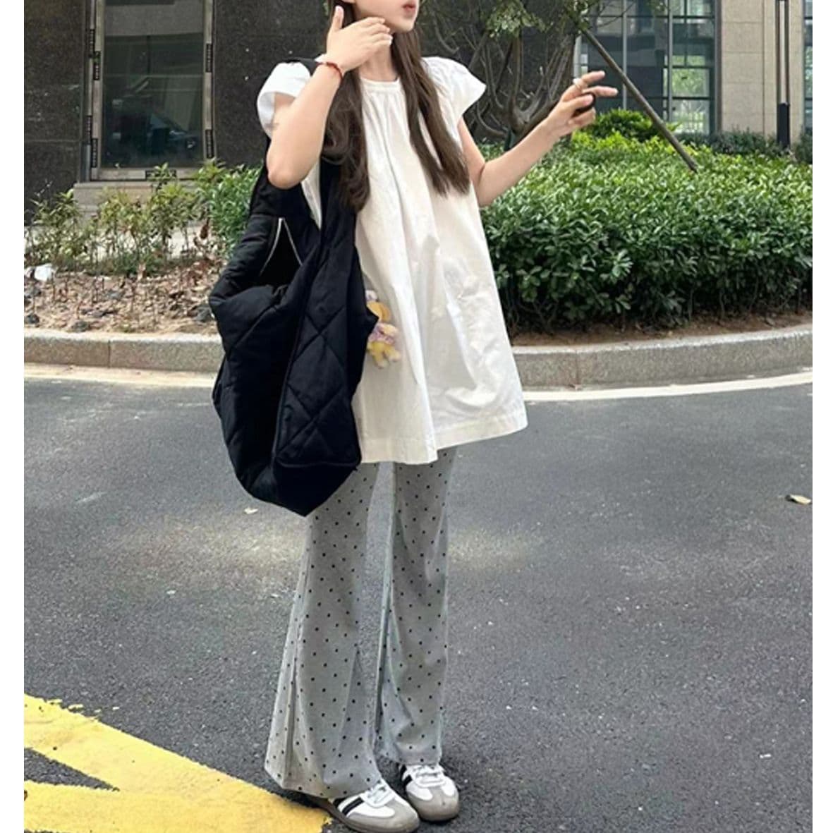 フォーマルカジュアル 優雅なチュニックとドット柄ワイドパンツ