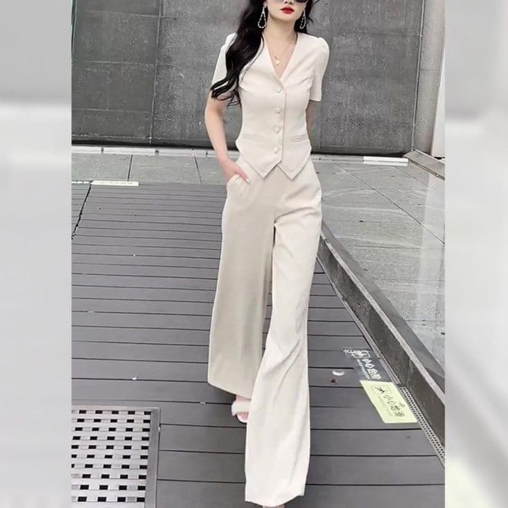 フォーマルカジュアル 美しいシルエットの半袖セットアップ