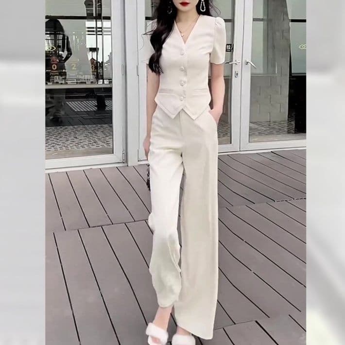 フォーマルカジュアル 美しいシルエットの半袖セットアップ