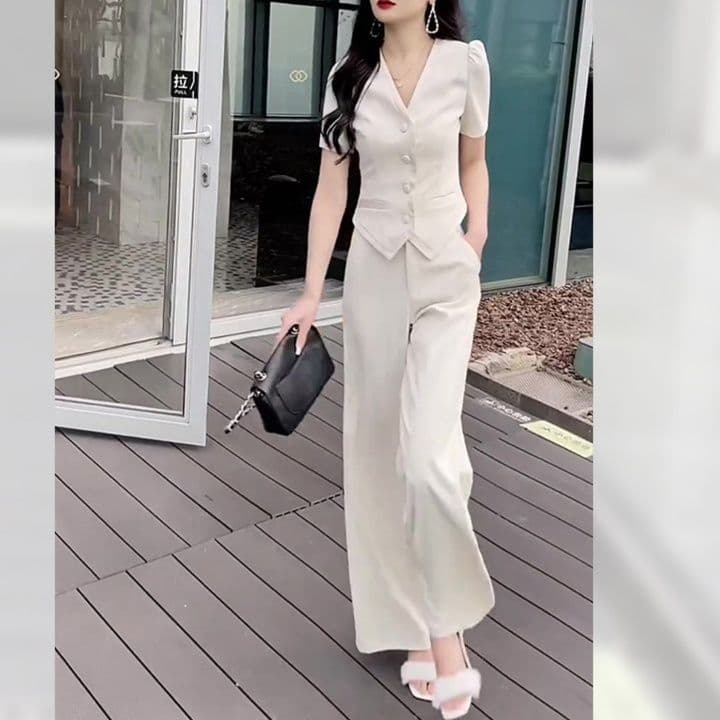 フォーマルカジュアル 美しいシルエットの半袖セットアップ